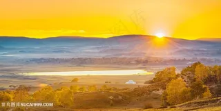 秋季草原上的日出