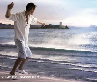 海边帅哥背影图片