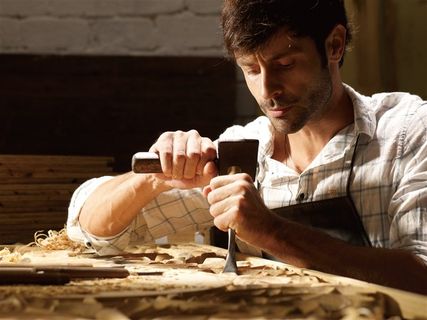 木匠雕刻细节图片