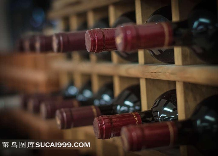 地窖中存放的红酒