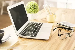 笔记本电脑工作场景