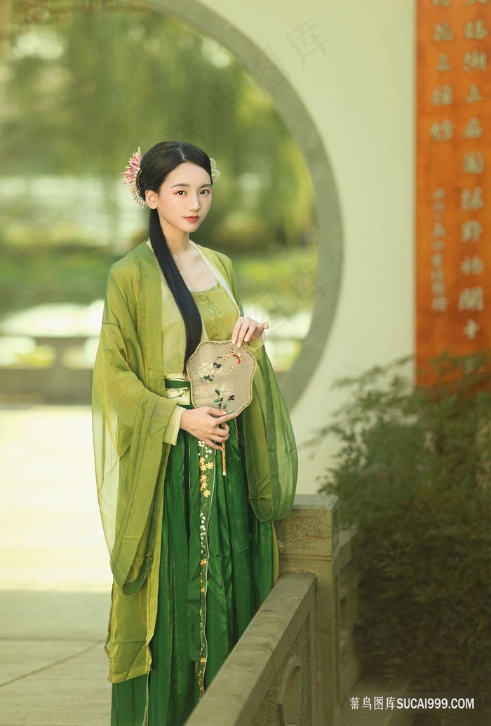 古风绿装典雅女性图片