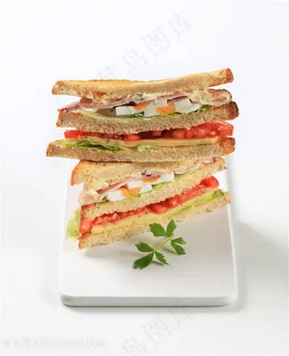 叠了很多层的三明治图片