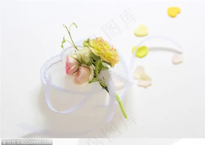 玫瑰花束和心形礼盒 礼物