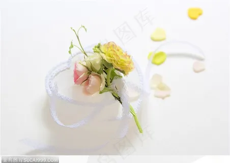 玫瑰花束和心形礼盒 礼物