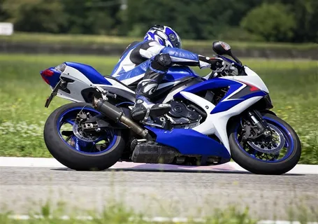 骑摩托车的人物摩托车手高清图片