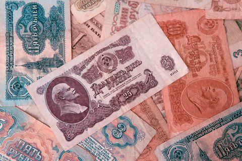 一堆彩色苏联钞票图片