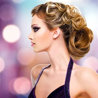 高贵时尚卷发外国美女美容图片