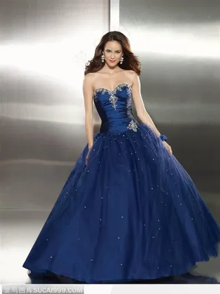 穿晚宴礼服的性感高贵美女－－宝石蓝色晚礼服