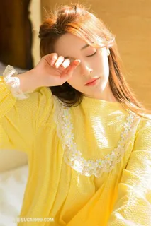 揉眼睛的清纯美女图片 揉眼睛的清纯美女图片