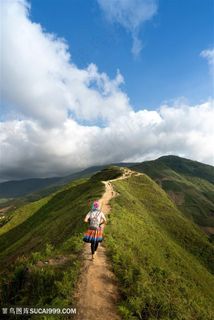 少数民族徒步旅行户外运动图片