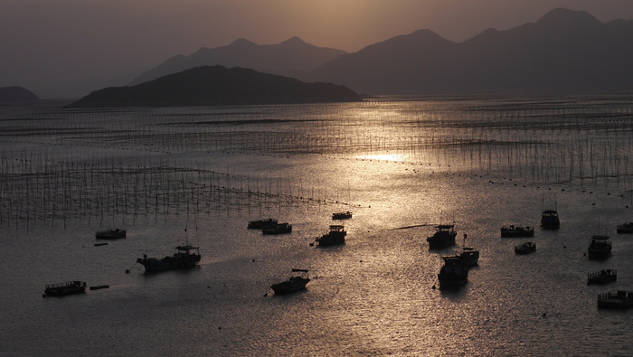 霞浦海边日出波光粼粼海天一色