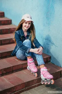 穿滑轮的美少女 穿滑轮的美少女
