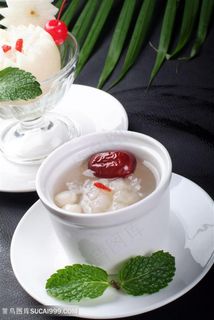 红莲炖雪蛤的美食图片