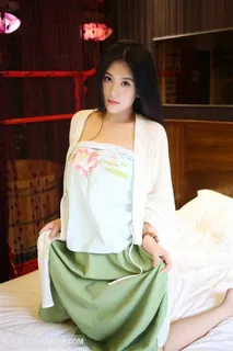 清纯长裙气质美女图片 清纯长裙气质美女图片