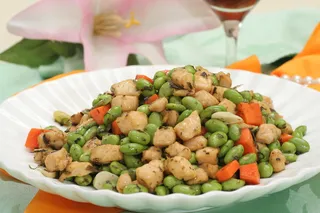 榄菜毛豆炒鸡丁 16元