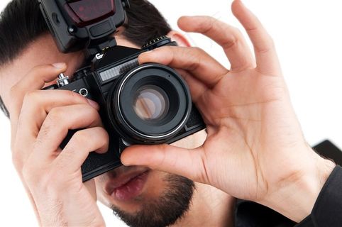 职业人物拿相机摄影师桌面壁纸图片