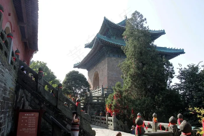 I寺院内的钟楼