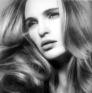 黑白长发美女 黑白长发美女