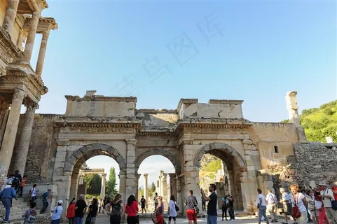 土耳其旅游风光阿哥拉南门的观光游客