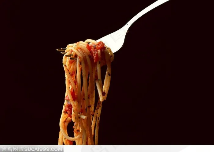 扮有番茄酱的圆面条