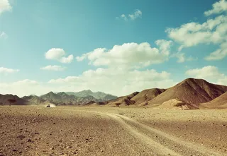 户外沙丘公路土路