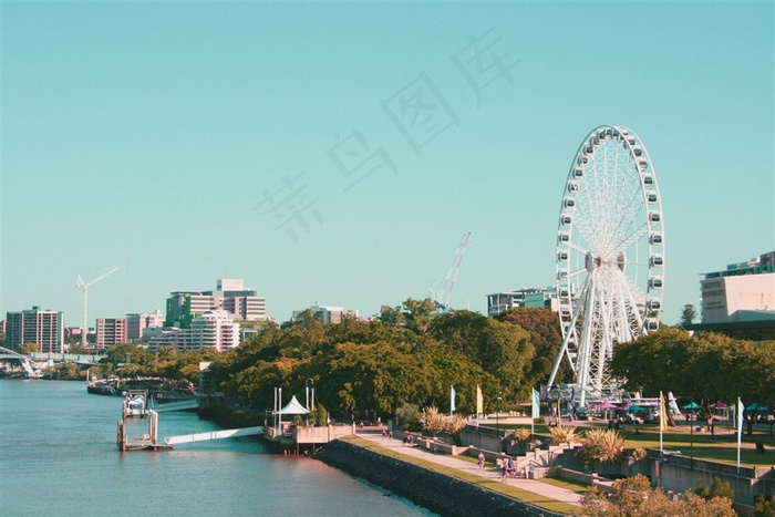 游乐场大型摩天轮图片