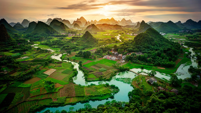 山间 绿色 河水 水面 倒影