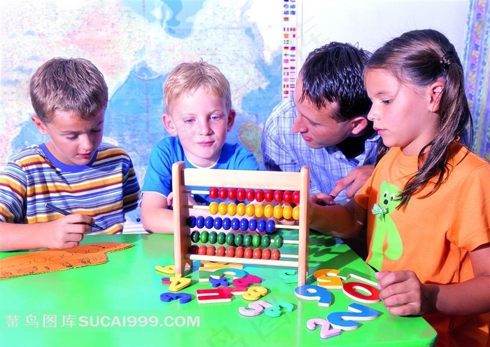 老师教小朋友们算算术