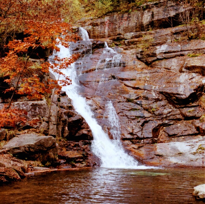 石壁上流淌的瀑布