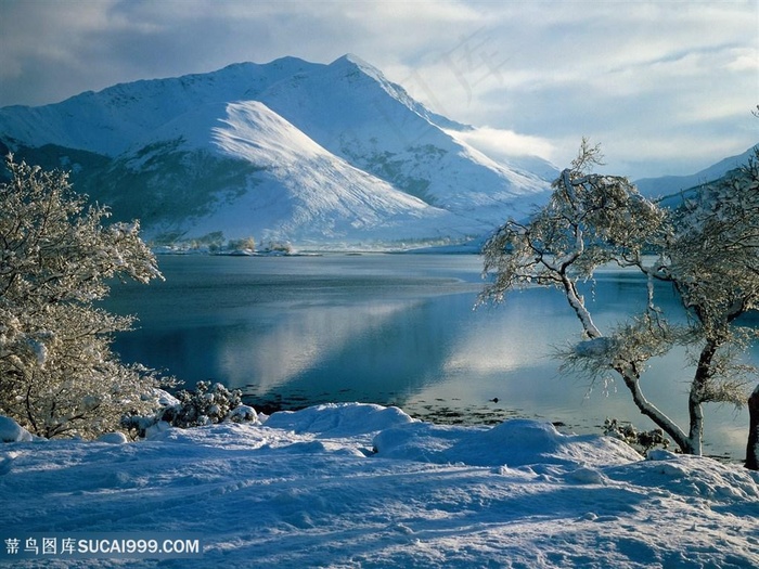 雪山湖畔美景壁纸