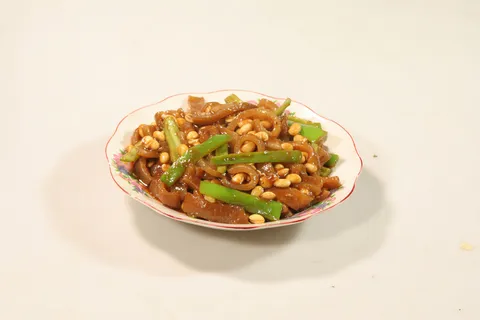 尖椒猪皮炒豆嘴12元