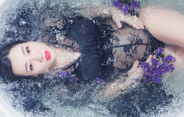 水中分娩高清图片