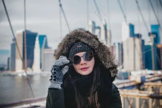 个性墨镜美女气质头像图片