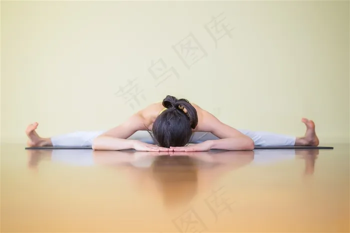 瑜伽健身的漂亮美女写真