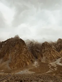 黄色的石山 黄色的石山