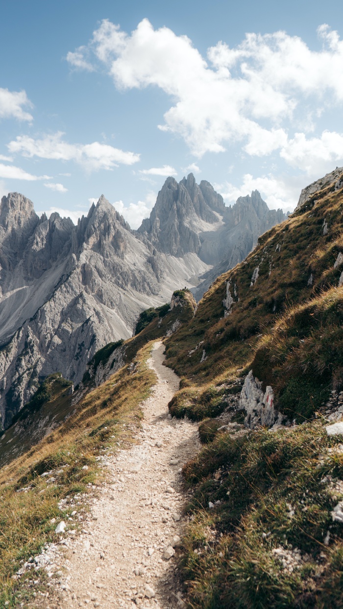 高山上的山石路