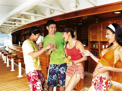 夏季休闲青年男女图片 夏季休闲青年男女图片