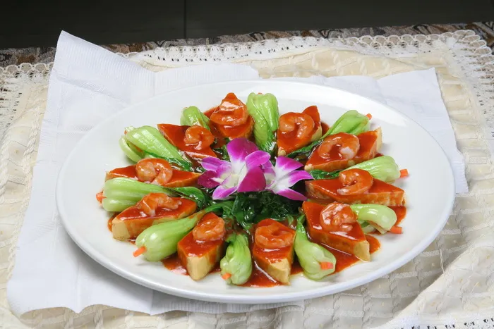 1鲍汁鲜虾豆腐 香辣虾
