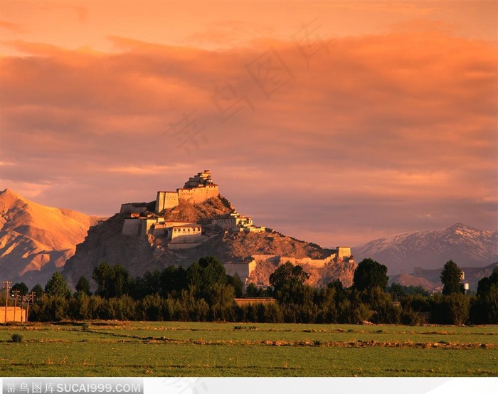 夕阳下的江孜宗山古堡图片