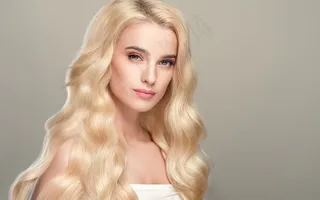 金色波浪长卷发发型图片