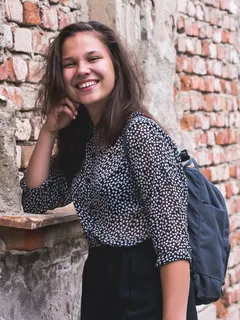 女生旅游全身照 女生旅游全身照