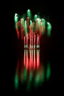 在天空中绽放的烟花