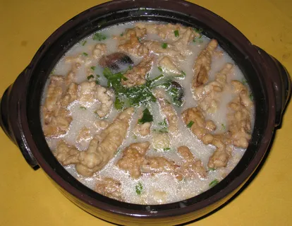 砂锅面托莲藕条 15元·