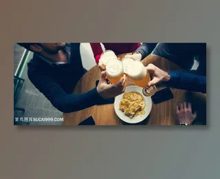 聚会中人们喝啤酒品酒