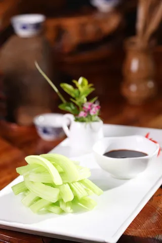 名酱脆芹 (2)