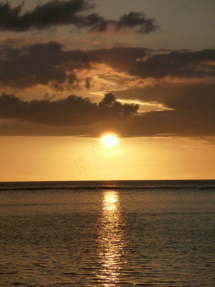 海上落日夕阳西下图片