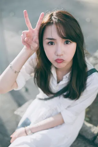 阳光可爱的少女写真