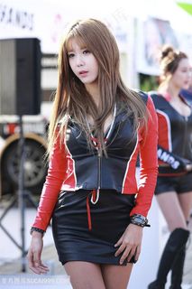 韩国*性感美女许允美车展私拍图片