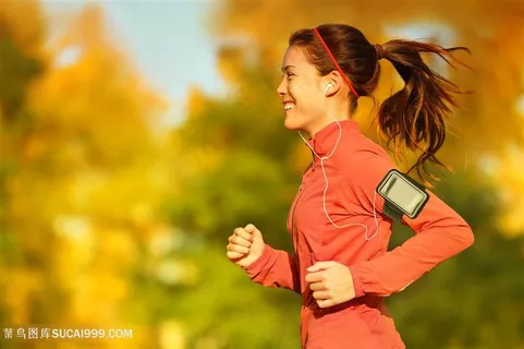 户外跑步的女性高清图片